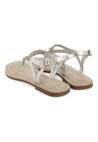 Sølvmetallic flip-flops med flettede stropper, justerbar spænde og en blød beige indersål med en brun gummisål.