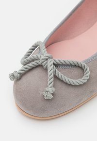 Pretty Ballerinas ANGELIS VILMIUS - Sabrinas - gris