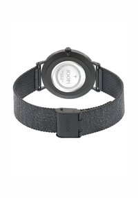 Schwarze Mesh-Armbanduhr mit rundem Gehäuse, silbernem Rücken und Logodetails. Verfügt über ein elegantes, minimalistisches Design, das sich für legere Anlässe eignet.