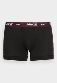 Boxeri din bumbac negri cu un tiv elastic burgund care prezintă brandul alb "NIKE". Include un compartiment frontal și un design cu picioare scurte.