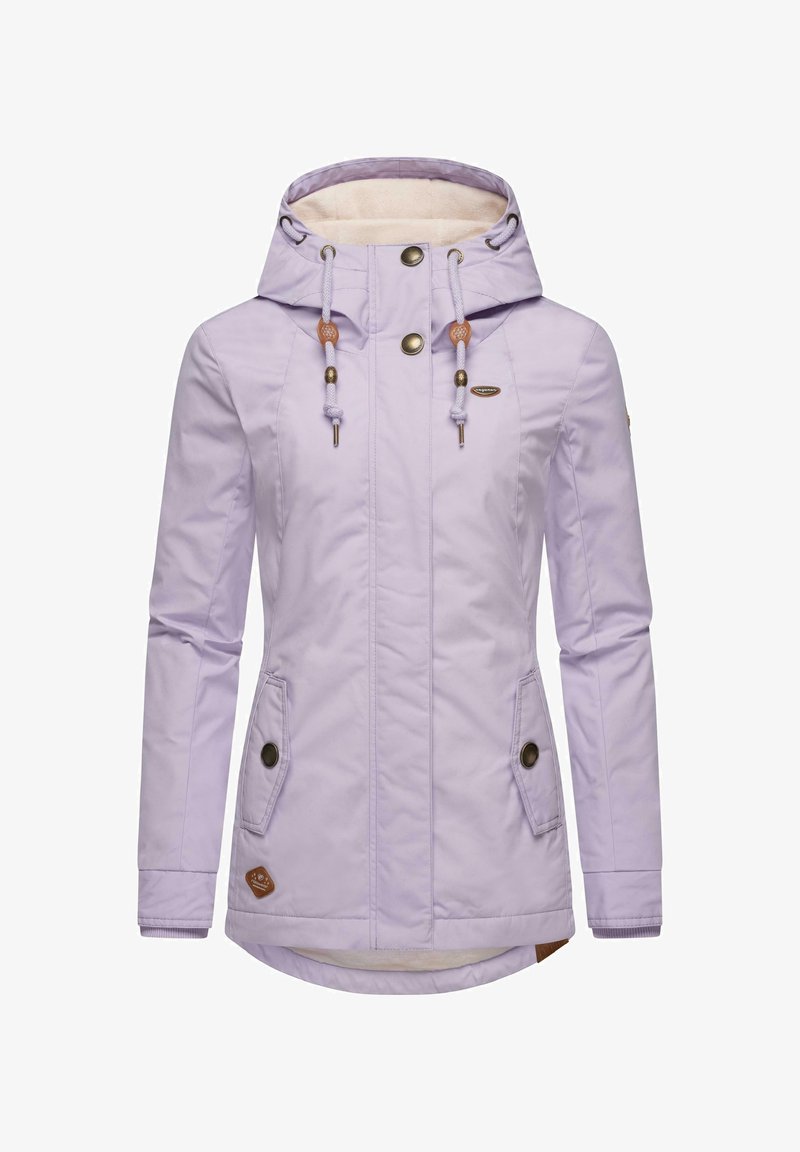 Šviesiai violetinė izoliacinė striukė su gaubtu, priekinėmis kišenėmis, raišteliais ir metaliniais akcentais. Lygus paviršius su minkšta vidine pamušalu.