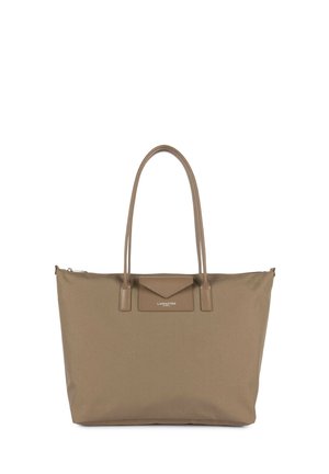 Sac cabas beige avec deux poignées, poche avant à rabat et logo Lancaster Paris, en tissu lisse.