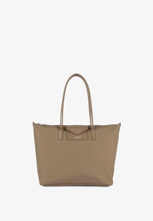 Sac cabas beige avec deux poignées, poche avant à rabat et logo Lancaster Paris, en tissu lisse.