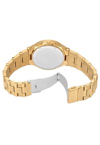 Orologio in acciaio inossidabile color oro con bracciale texturizzato e finiture lucide. Presenta una cassa rotonda con retro liscio e fibbia pieghevole.