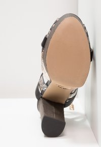 Laura Biagiotti Sandaletter - gold-coloured