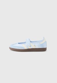 Δεν επιλέχθηκε, crystal sky/cream white/gum