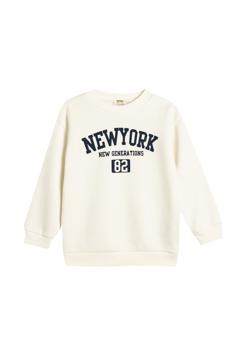 Kremowy sweatshirt uszyty z miękkiego materiału, z granatowym nadrukiem "NEW YORK", "NEW GENERATIONS" oraz numerem "82". Ściągacze na rękawach i u dołu.