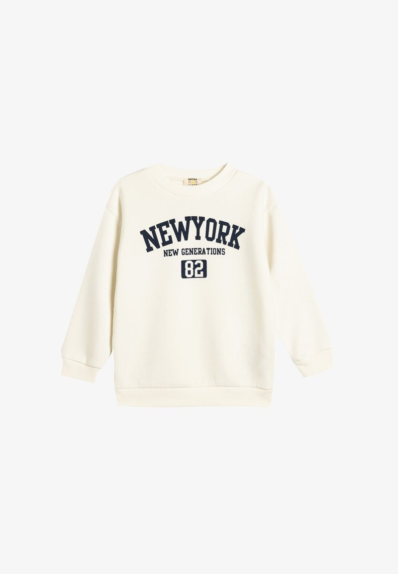 Kremowy sweatshirt uszyty z miękkiego materiału, z granatowym nadrukiem "NEW YORK", "NEW GENERATIONS" oraz numerem "82". Ściągacze na rękawach i u dołu.