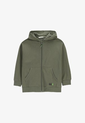 Bluza z kapturem i zamkiem w kolorze oliwkowej zieleni z przednimi kieszeniami, długimi rękawami i małym czarno-zielonym nadrukiem blisko dołu po prawej stronie.