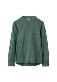 Pitkähihaisen crewneck-paidan muted vihreä väri, ribbieristetyt hihansuut ja hieman kaareva helma valkoista taustaa vasten.