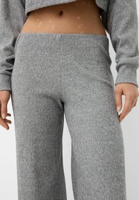 Bershka Tygbyxor - grey