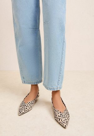 REGULAR FIT - MICRO KITTEN HEEL POINTED TOE COURT - Pumps - white leopard