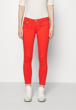 Pantalones - red