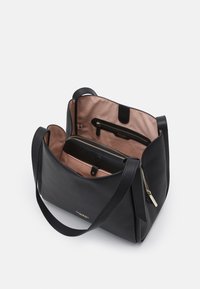 kate spade new york KNOTT PEBBLED LARGE SHOULDER BAG - Borsa a mano - black