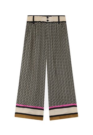 Hlače širokih nogavica s crno-bijelim uzorkom, s kremasto-bijelim pojasom s dva gumba i šarenim prugama na rubu.