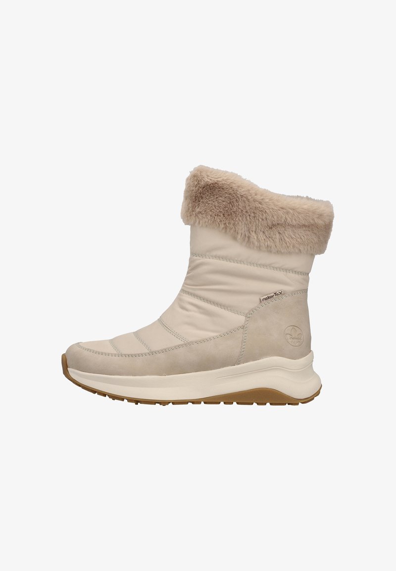 Bota de invierno beige con cuello de pelo, parte superior acolchada, suela plana antideslizante y etiqueta "rieker Tex" en el lateral.