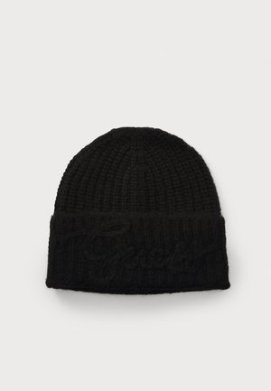 Bonnet en tricot noir avec une finition texturée et un revers replié présentant un motif en relief subtil. Fabriqué en tissu doux et chaud.
