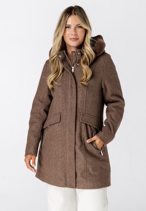 Bruine wolmixjas met een capuchon, rits aan de voorkant, twee zijzakken en een gestructureerde afwerking. Heeft een getailleerde snit en een sportief ontwerp.
