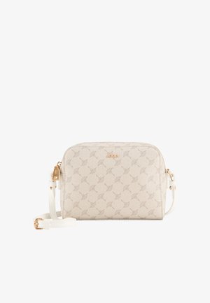 Beige Umhängetasche mit strukturierter Oberfläche, die ein dezentes Muster aufweist, goldfarbene Beschläge und einen verstellbaren weißen Riemen.