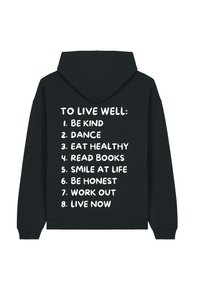 Felpa nera con tasca frontale a marsupio e cappuccio con lacci. Presenta un testo bianco che elenca otto consigli per il benessere. Materiale morbido, vestibilità comoda.