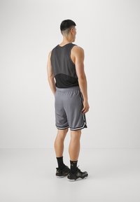 Nike Performance DNA SHORT - Pantalón corto de deporte - cool grey/black