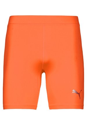 Helles orangefarbene sportliche Kompressionsshorts mit einem kleinen silbernen Puma-Logo am linken Bein.