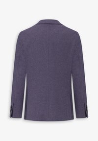 Blazer de un púrpura oscuro con un corte estructurado, solapa con muesca y mangas largas. Presenta puños abotonados y una textura suave, similar a la lana.