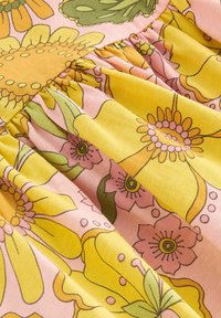 Next SHORT SLEEVE  REGULAR FIT - Trikotāžas kleita - yellow