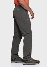 Graue technische Hosen mit geradem Schnitt, Cargo-Taschen und reflektierenden Akzenten, aus leichtem, strapazierfähigem Stoff, geeignet für den Außeneinsatz.