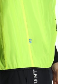 Swedemount PACKABLE WIND - Bodywarmer - neon