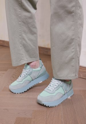 Sneakers - multi-coloured