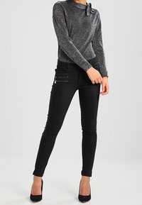 mint&berry Stickad tröja - metallic black