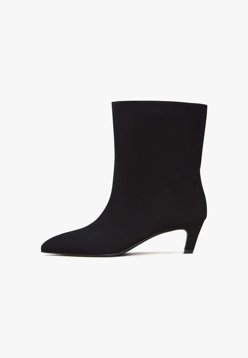 Zwarte hoge lakleren laarzen met kitten heel | Hoge laarzen Zwarte hoge lakleren laarzen met kitten heel | Hoge laarzen