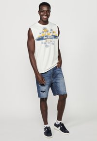 Thumbnail Image 2