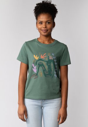 Groene katoenen t-shirt met een kleurrijk, abstract bloemenontwerp in paars, oranje en geel. Korte mouwen, ronde halslijn, casual pasvorm.