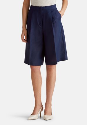 United Colors of Benetton KNEE-LENGTH BERMUDAS - Shorts - blue