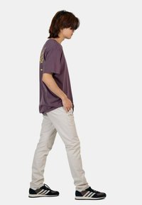 Reell FLEX TAPERED - Pantalones chinos - oatmeal