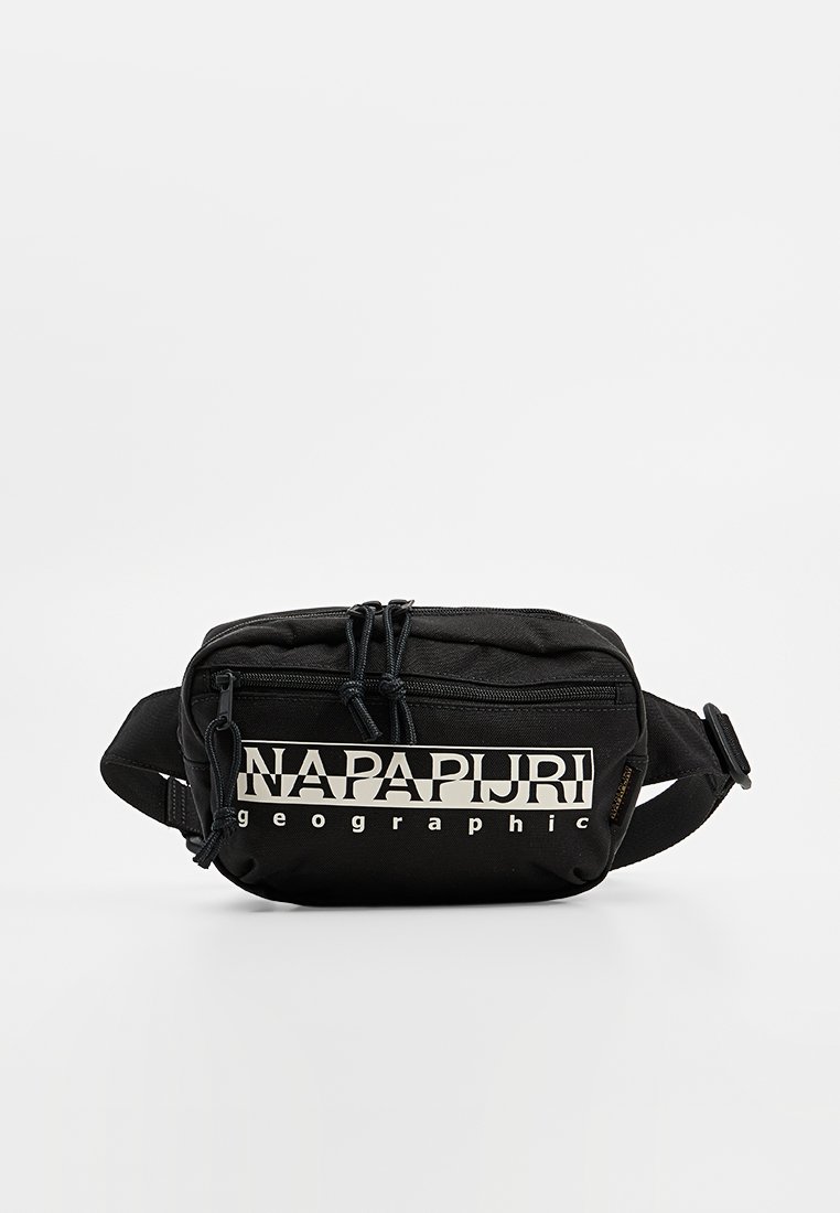 Czarna nerka Napapijri Geographic z zamkami błyskawicznymi i regulowanym paskiem na białym tle.