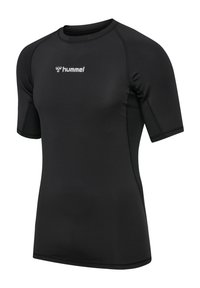 Svart träningsskjorta med kort ärm, tillverkad av lätt och elastisk material. Har rund hals och kontrasterande sömmar. Hummel-logotyp på framsidan.
