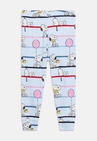 Φωτεινό γαλάζιο παιδικό παντελόνι με χαρακτήρες του Snoopy και του Woodstock σε διάφορες στάσεις, ροζ μπαλόνια και οριζόντιες κόκκινες, ροζ και μπλε ρίγες.