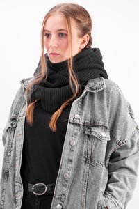 Black knitted scarf worn over a black top, paired with a light gray denim jacket featuring silver hardware and a relaxed fit.