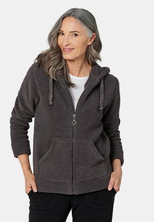 Grijze fleece hoodie met rits en een textuur op het oppervlak, voorzien van een capuchon, trekkoorden, voorzakken en een zilveren rits.