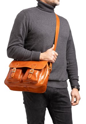 Cross body bag - cognac
