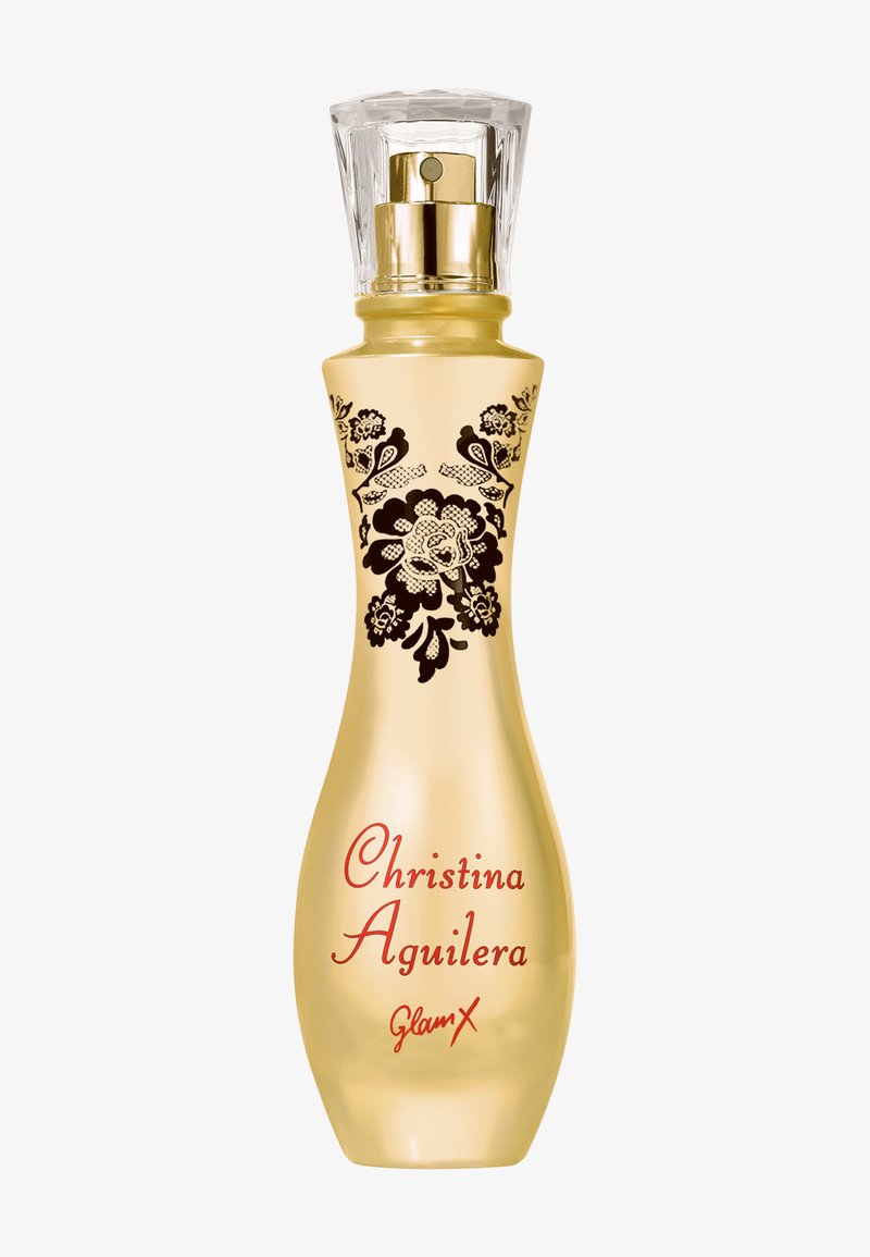Wygięty, złoty flakon perfum z czarnym, koronkowym, kwiatowym wzorem, przezroczystą nakrętką i czerwonym napisem „"Christina Aguilera Glam X"” z przodu.