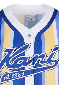 Mėlyna ir geltona dryžuota beisbolo marškiniai su balta apykakle, spaudėmis ir siuvinėtu "Kani est. 1989" logotipu priekyje.