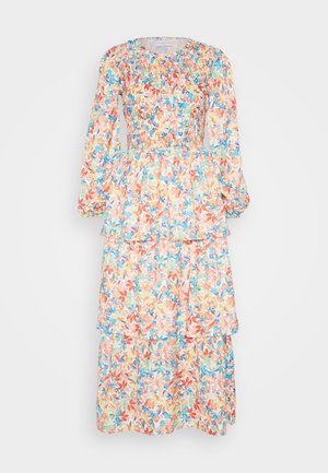 Kwiatowa sukienka maxi z długimi, bufkowymi rękawami, wielowarstwowym fasonem i marszczonym stanem. Ozdobiona wielokolorowymi pastelowymi kwiatami na jasnym tle.
