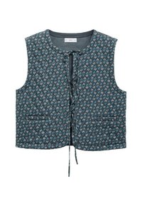 Teksturowana bezrękawnik w ciemnym odcieniu zieleni z kwiatowym wzorem. Posiada zapięcie w formie wiązania przy szyi oraz dwie przednie kieszenie. Gładkie wykończenie materiału.