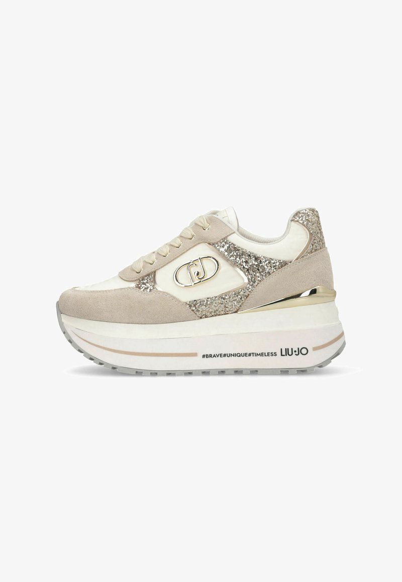 Sneaker platform beige e crema con dettagli glitterati, chiusura a lacci, logo metallico sul lato e suola con marchio riportante il testo #Brave#Unique#Timeless LIU·JO.