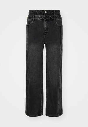Bredde ben sorte denim jeans med en falmet finish, der har en knaplukning, fem lommer og kontrastsyninger langs siderne.