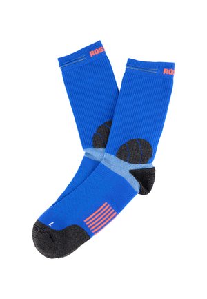 Coppia di calzini sportivi blu con tallone e punta neri, supporto arcuato azzurro chiaro e strisce e testo arancioni sul polsino.